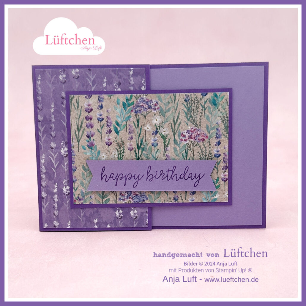 Eine lila Geburtstagskarte mit Lavendelblüten darauf.