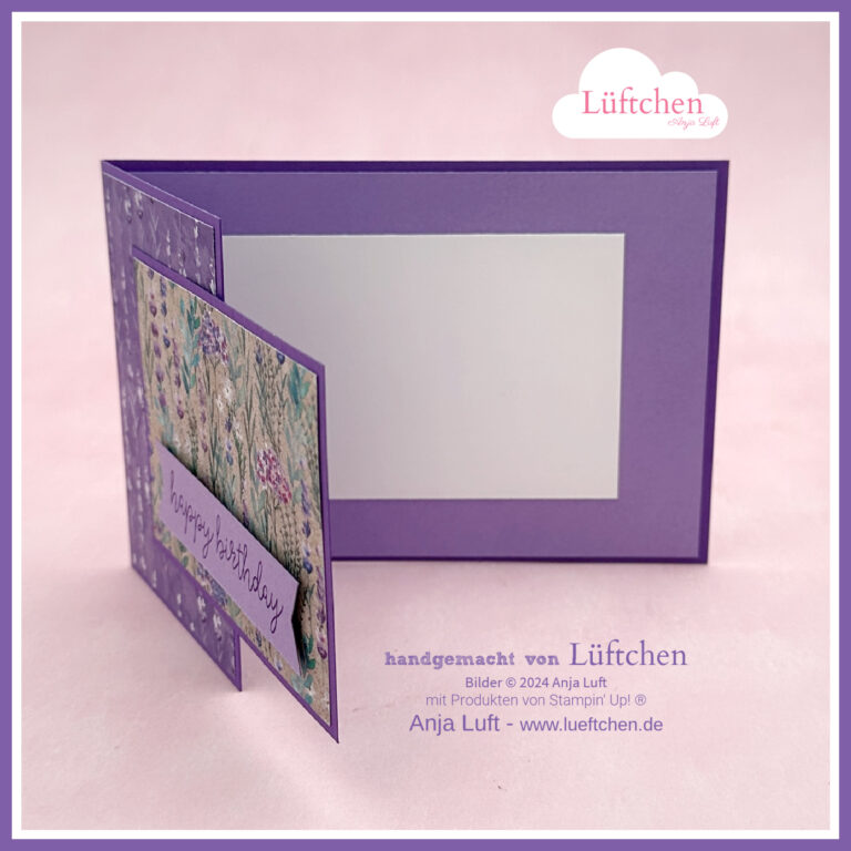 Eine lila Karte mit Lavendelblüten-Hintergrund.