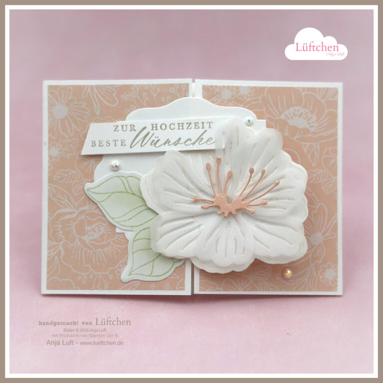 Eine festlich handgefertigte Hochzeitskarte mit floralen Motiven, einer großen weißen Blumenverzierung, grünem Blatt und dem deutschen Text "Zur Hochzeit Beste Wünsche". Perfekt, um die Liebe an einem besonderen Tag zu feiern.