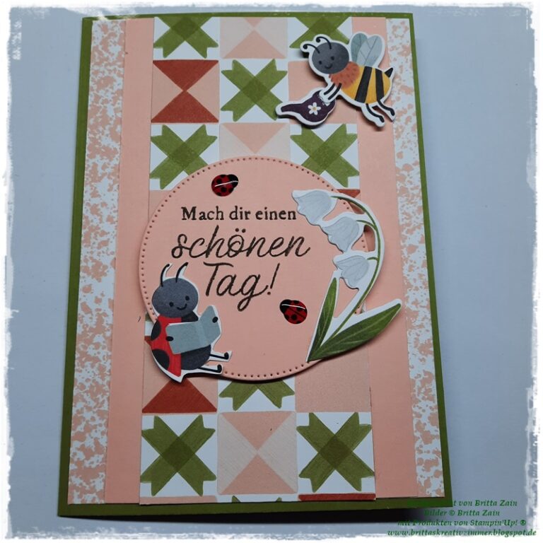 Handgefertigte Grußkarte mit einer deutschen Botschaft für "Mach was draus 26. Februar" mit Cartoon-Bienen, einem Marienkäfer, Blumen und einem geometrisch gemusterten Hintergrund in Grün-, Pfirsich- und Rosatönen.