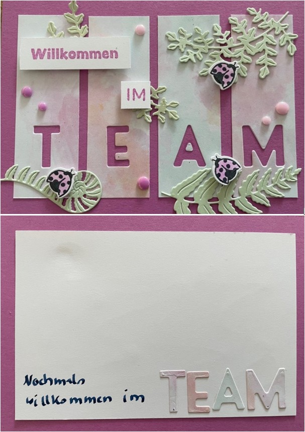 Eine handgefertigte Karte von Mach wurde am 26. März draus mit "Willkommen im Team" und dekorativen Pflanzen auf dem Umschlag; innen steht in Pastellbuchstaben "Nochmal willkommen im Team".